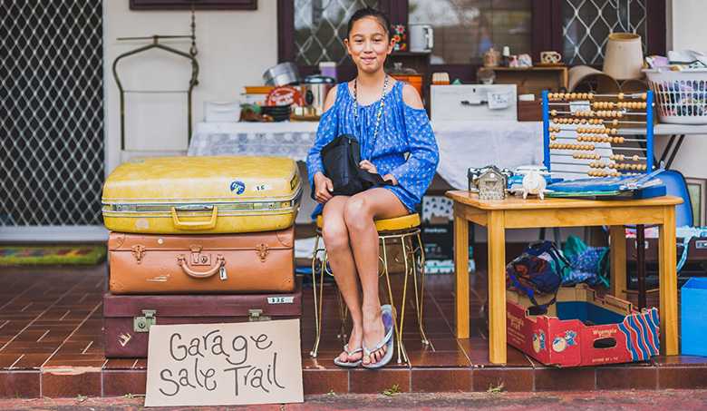 Garage sale trail seller