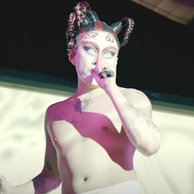 Photo of performer and artist Dyan Tai performing Permaisuri