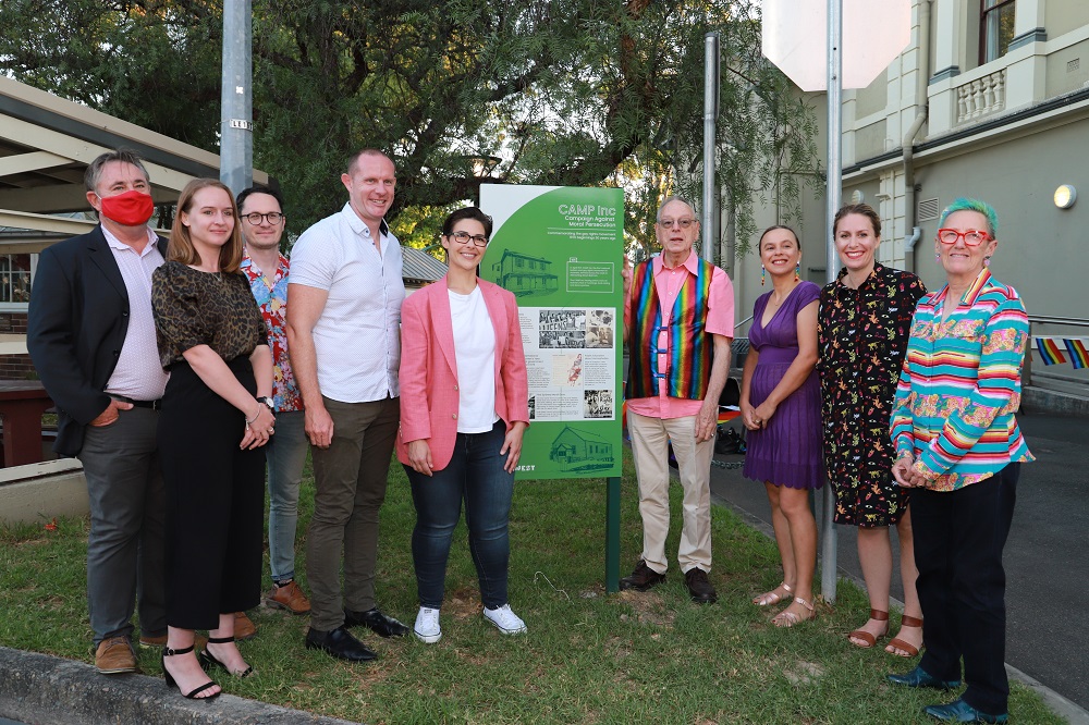 Peter de Waal and Councillors with sign