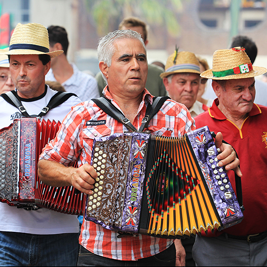 642_9282_28Nov2022124821_bairro-men-with-accordions.jpeg