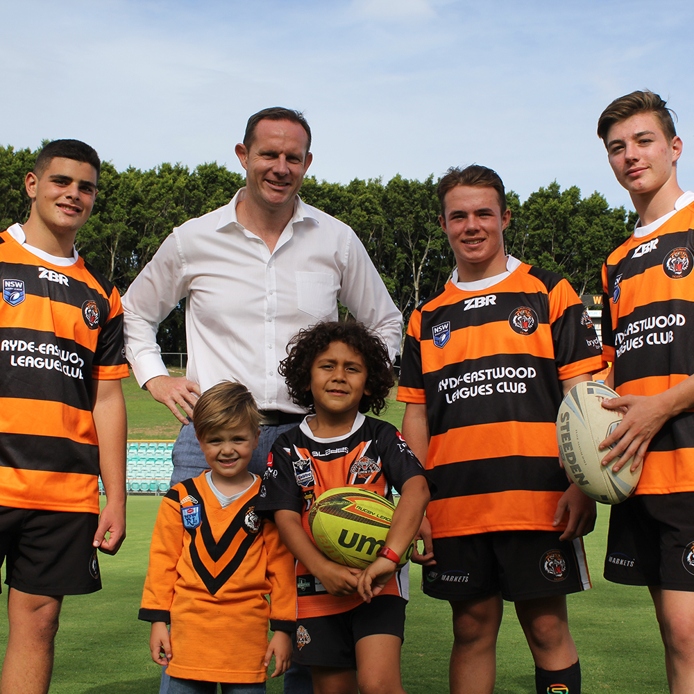 Darcy with Tigers kids