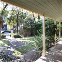 Outdoor Verandah at Clontarf Cottage 