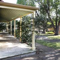 Outdoor Verandah at Clontarf Cottage 