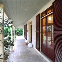 Outdoor Verandah at Clontarf Cottage 