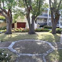 Front garden at Clontarf Cottage 