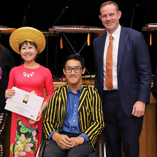 Tammy Phuong Tam Tran from the Inner West Vietnamese Language School with Mayor Darcy Byrne and Zarni Tun 2019 Young Citizen of the Year and member of the Balmain Parra Rowing Team