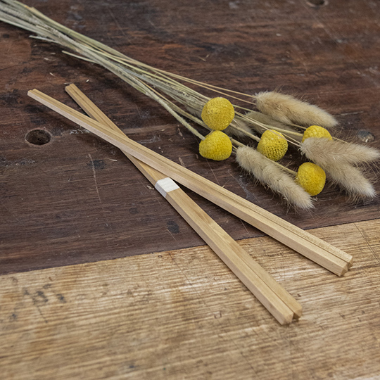 Make a pair of wooden chopsticks